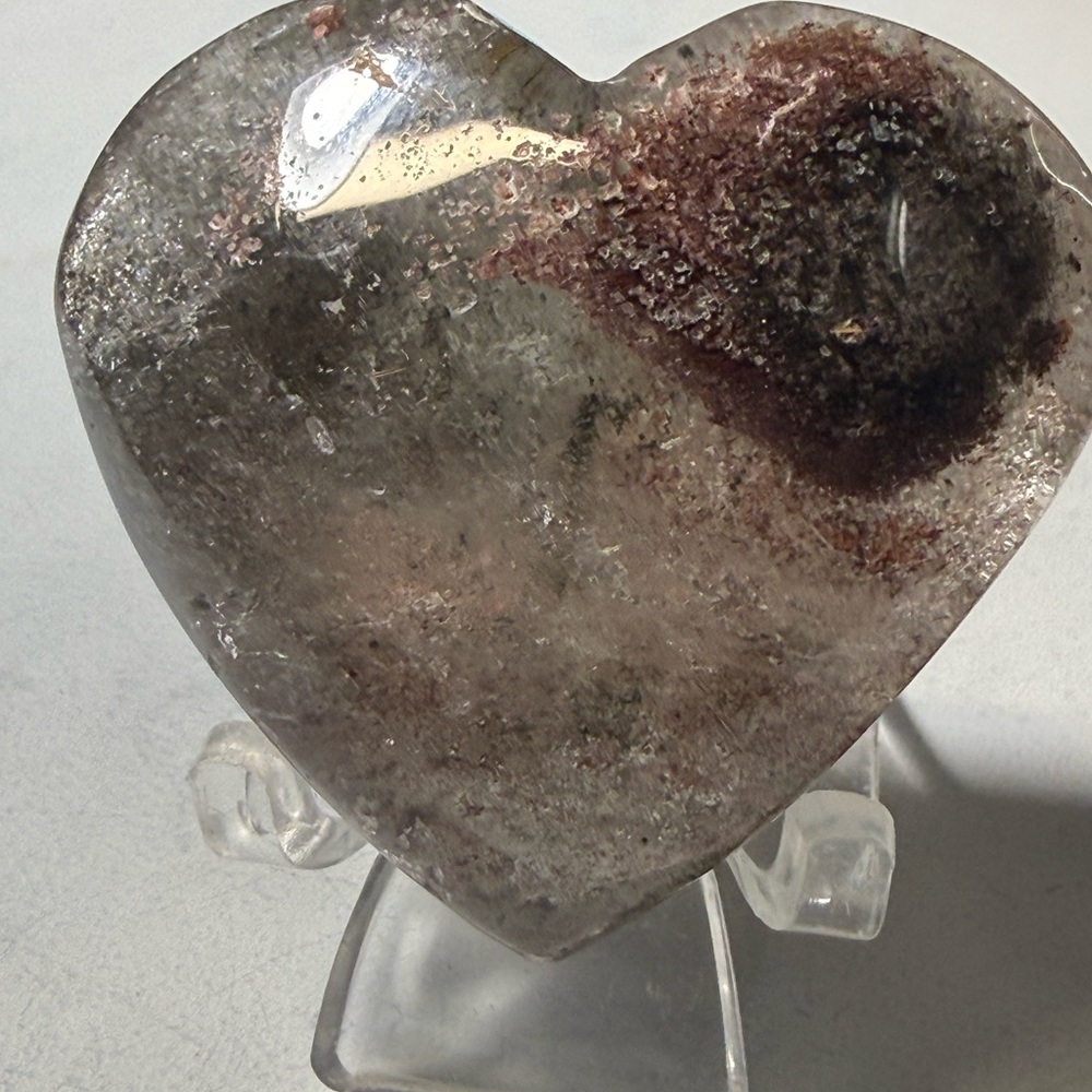 Elegant Heart-Shaped garden quartz crystal
123g